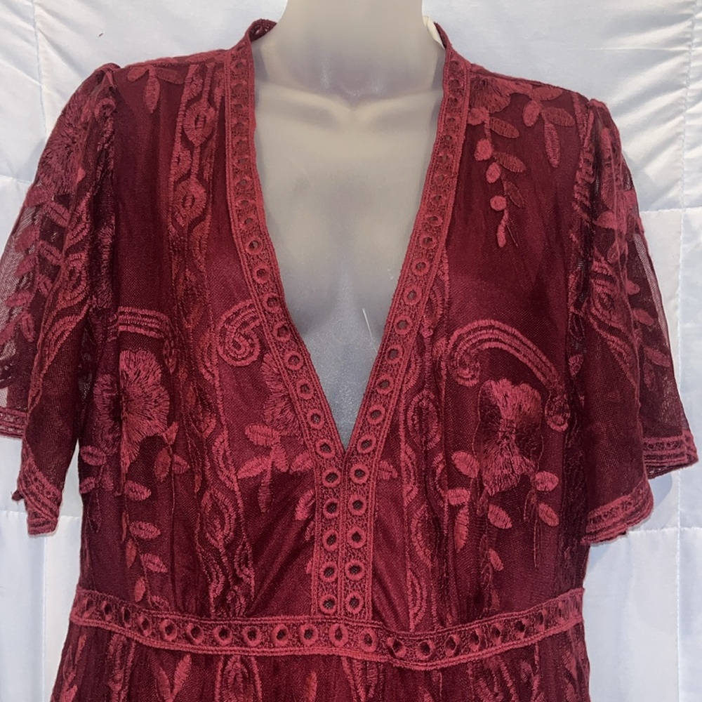 BELLA ELLA BOUTIQUE XL Light My Fire Deep V Neck Lace Wine Maxi Dress - Picture 6 of 16